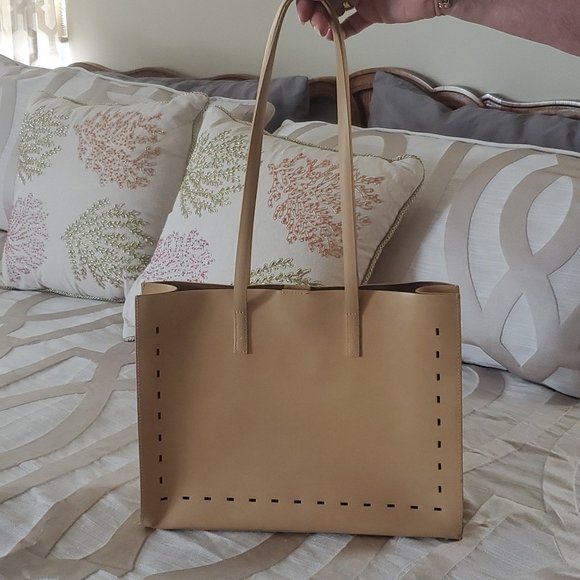 decke4246's tweet photo. So good I had to share! Check out all the items I'm loving on @Poshmarkapp #poshmark #fashion #style #shopmycloset #maxxnewyork #bananarepublic: https://t.co/mePJJilRWA https://t.co/9rV8LIthLe