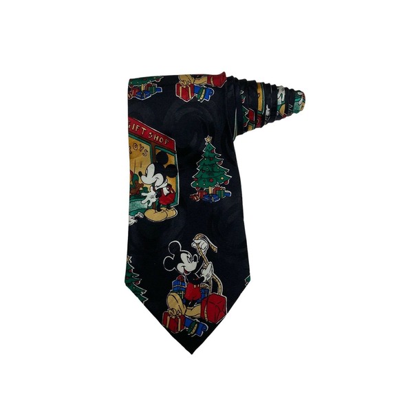 Forever8United's tweet photo. So good I had to share! Check out all the items I'm loving on @Poshmarkapp from @supergirlebay #poshmark #fashion #style #shopmycloset #bananarepublic #starwars #mickeyunlimited: https://t.co/HMgg2t817o https://t.co/kzr3ClyFDw