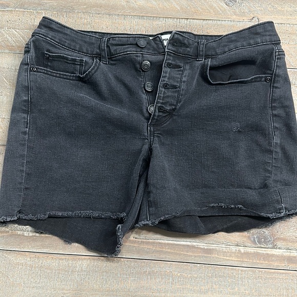 jadehelm61's tweet photo. So good I had to share! Check out all the items I'm loving on @Poshmarkapp #poshmark #fashion #style #shopmycloset #topshop #meettheposher: https://t.co/OxNPYgXut2 https://t.co/f2ELWlFOQx