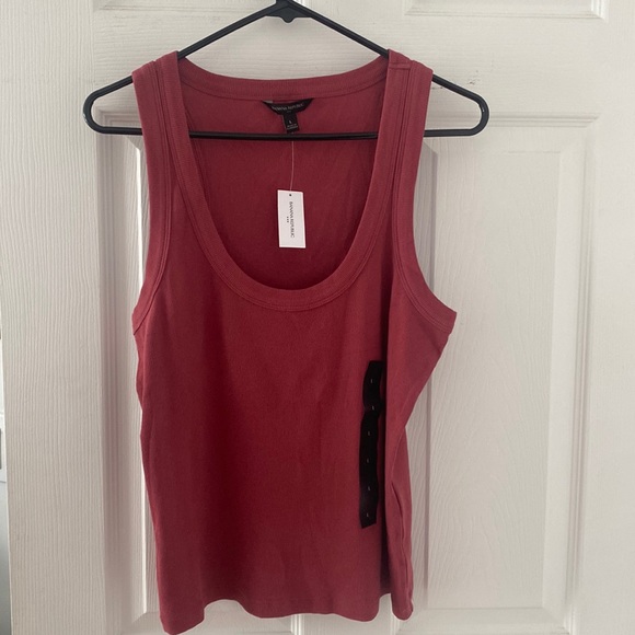 So good I had to share! Check out all the items I'm loving on <a href="/Poshmarkapp/">Poshmark</a> #poshmark #fashion #style #shopmycloset #nike #bananarepublic: posh.mk/EIGQV4LbmBb