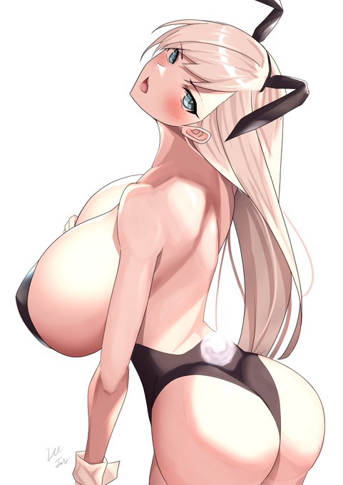 #三連休はフォロワーさんが増えるらしい 
パツパツバニー武蔵ちゃん 