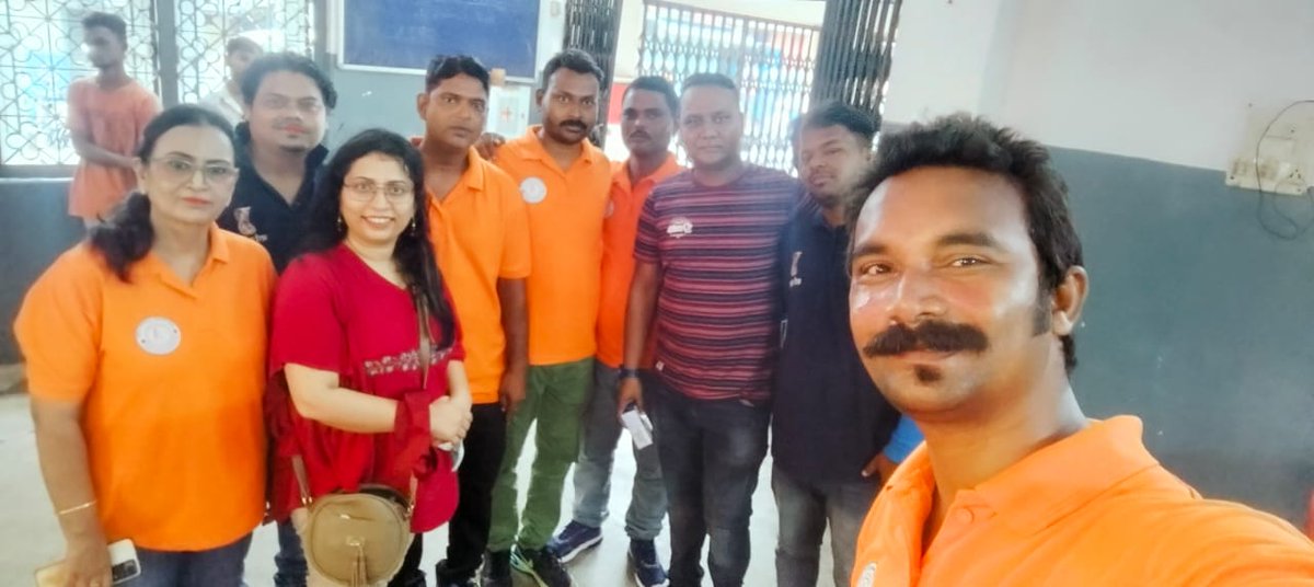 anniamrita's tweet photo. रविवार को #WorldSnakeDay2023 के मौके पर मशहूर स्नेक सेवर मिथिलेश श्रीवास्तव उर्फ छोटू और उनकी टीम द्वारा आयोजित जागरूकता कार्यक्रम में बतौर अतिथि सहभागिता की.ये वो लोग हैं जो आपके एक काॅल पर आकर सांपों को रेस्क्यू करते हैं.आपकी और सर्प की रक्षा करनेवाले इन योद्धाओं को सलाम है जो https://t.co/28wmSXweeN