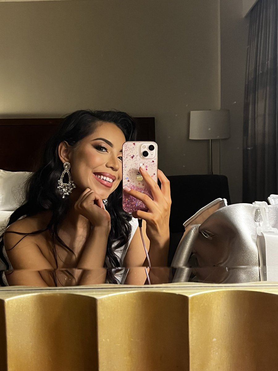 GrisselRenee's tweet photo. I had the best weekend ✨✨✨ @MissTXUSA https://t.co/MhpEEO8HhE