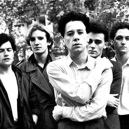 #20FaveBands 4

Simple Minds

Their run of albums from 1979-1982 is so special. Inventive, experimental, rhythmic and highly melodic, it’s a sound that still sounds contemporary today. Music that I will never, ever tire of hearing.

Glittering Prize | 1982
youtu.be/ucw0twciNGk
