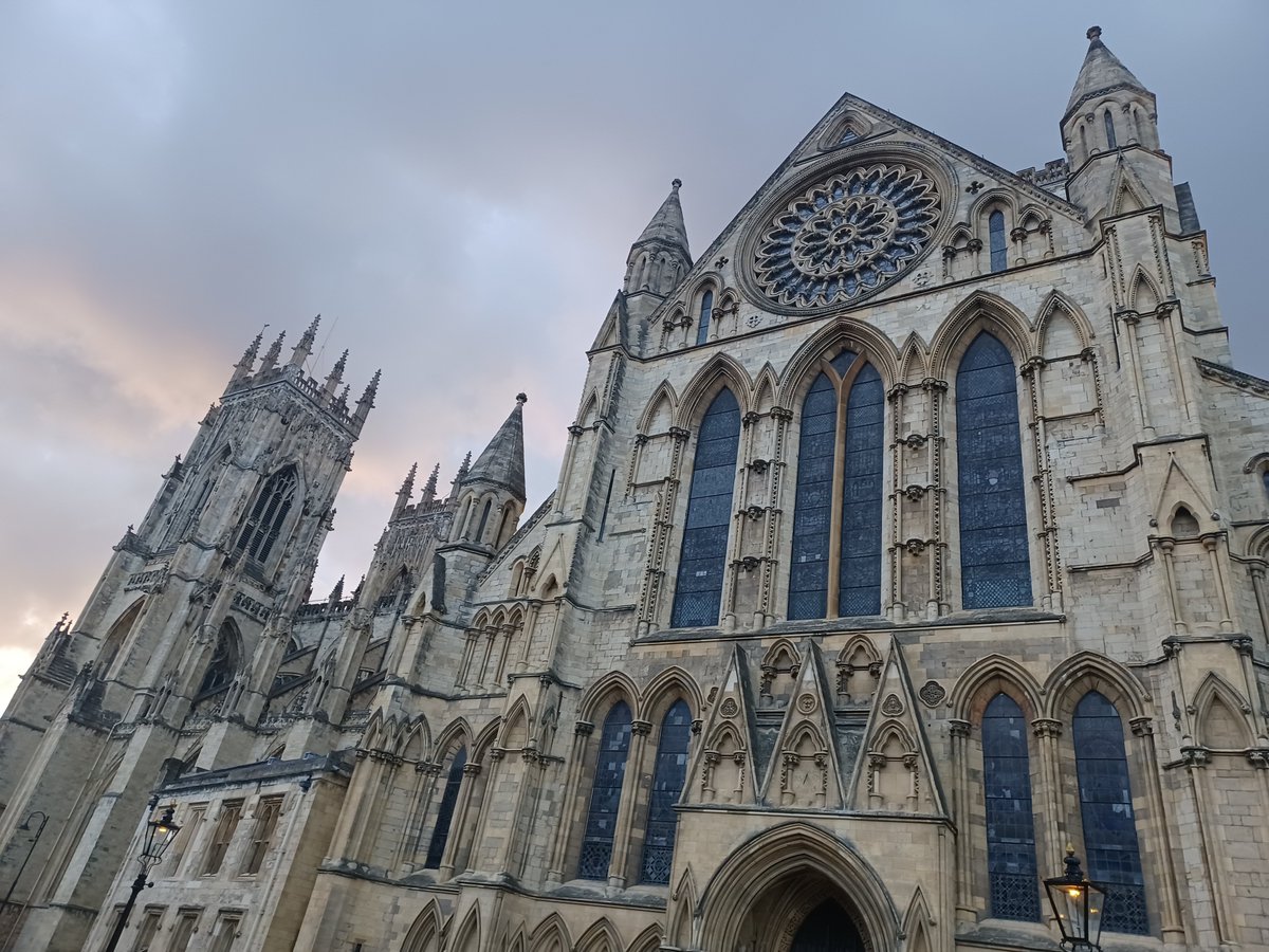 Always good to return to my Yorkshire roots and spend time with members of the <a href="/LCGgovuk/">Leadership College for Government</a> team who are based at the <a href="/cabinetofficeuk/">Cabinet Office</a> York office.