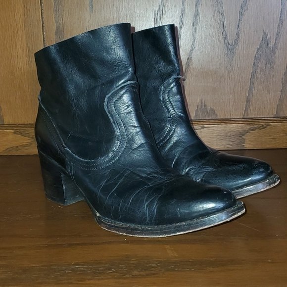 So good I had to share! Check out all the items I'm loving on <a href="/Poshmarkapp/">Poshmark</a> from <a href="/JustVaultGirl/">Just Vault Girl!</a> #poshmark #fashion #style #shopmycloset #nautica #rocketdog #freebirdbysteven: posh.mk/1MXymSJ6uBb