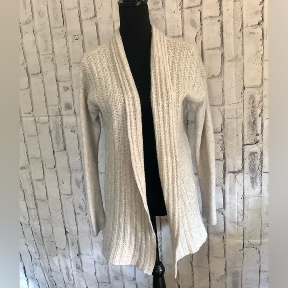 SwaggerSuite's tweet photo. So good I had to share! Check out all the items I'm loving on @Poshmarkapp from @willowsfinds #poshmark #fashion #style #shopmycloset #victoriassecret #apt9 #prana: https://t.co/SBSZmlLoyK https://t.co/RPDWT41u6G