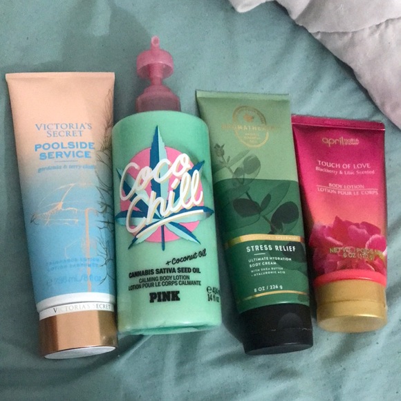 SwaggerSuite's tweet photo. So good I had to share! Check out all the items I'm loving on @Poshmarkapp from @willowsfinds #poshmark #fashion #style #shopmycloset #victoriassecret #apt9 #prana: https://t.co/SBSZmlLoyK https://t.co/RPDWT41u6G
