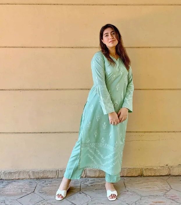 Follow me if you are single 😭.....