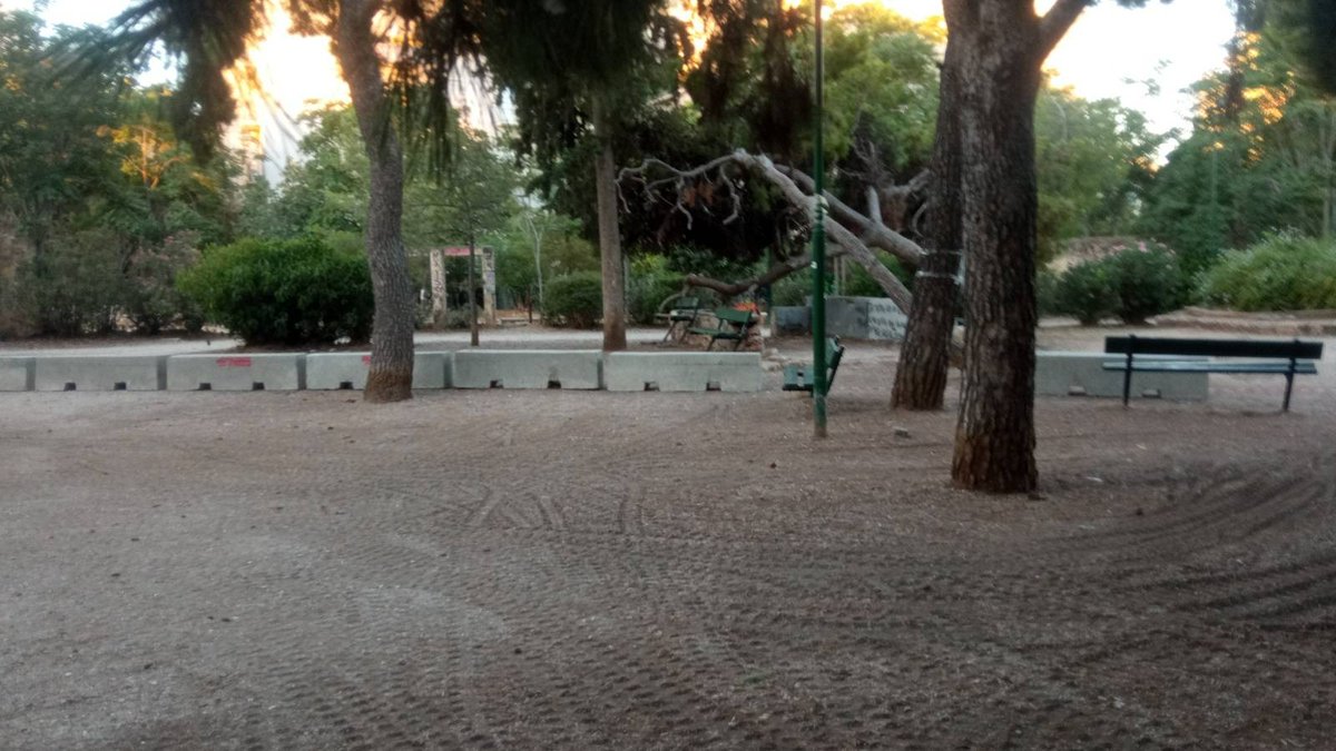 ⚡️ΕΠΕΙΓΟΝ⚡️
MAT ΣΤΟ ΠΑΡΚΟ #ΔΡΑΚΟΠΟΥΛΟΥ. ΤΟΠΟΘΕΤΕΙΤΑΙ ΜΕΤΑΛΛΙΚΗ ΠΕΡΙΦΡΑΞΗ ΜΕ ΛΑΜΑΡΙΝΕΣ
#antireport