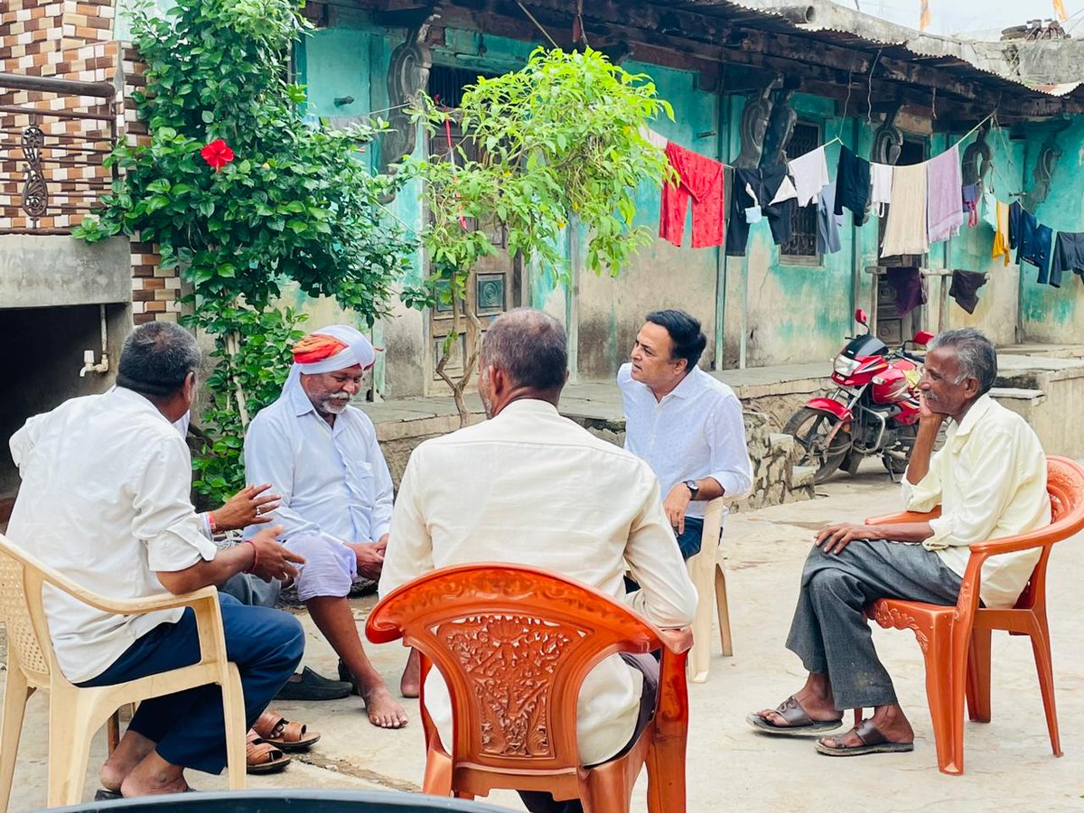 sandeepbedse's tweet photo. दि.१६ जुलै रोजी जन संवाद दौऱ्यानिमीत्त मतदारसंघातील वर्षी गटातील काल प्रलंबित असलेल्या पाटण, सुकव��� आणि तावखेडा प्र.बे. येथे भेटी घेतल्या.
आपलाच -संदीप बेडसे
#NcpSpeaks
#NationalistCongressPartyNCP
#JayantPatilजयंतपाटील
#SupriyaSule
#JitendraAwhad
#DrAmolKolhe
#RohitRajendraPawar https://t.co/huqYGRhmE9