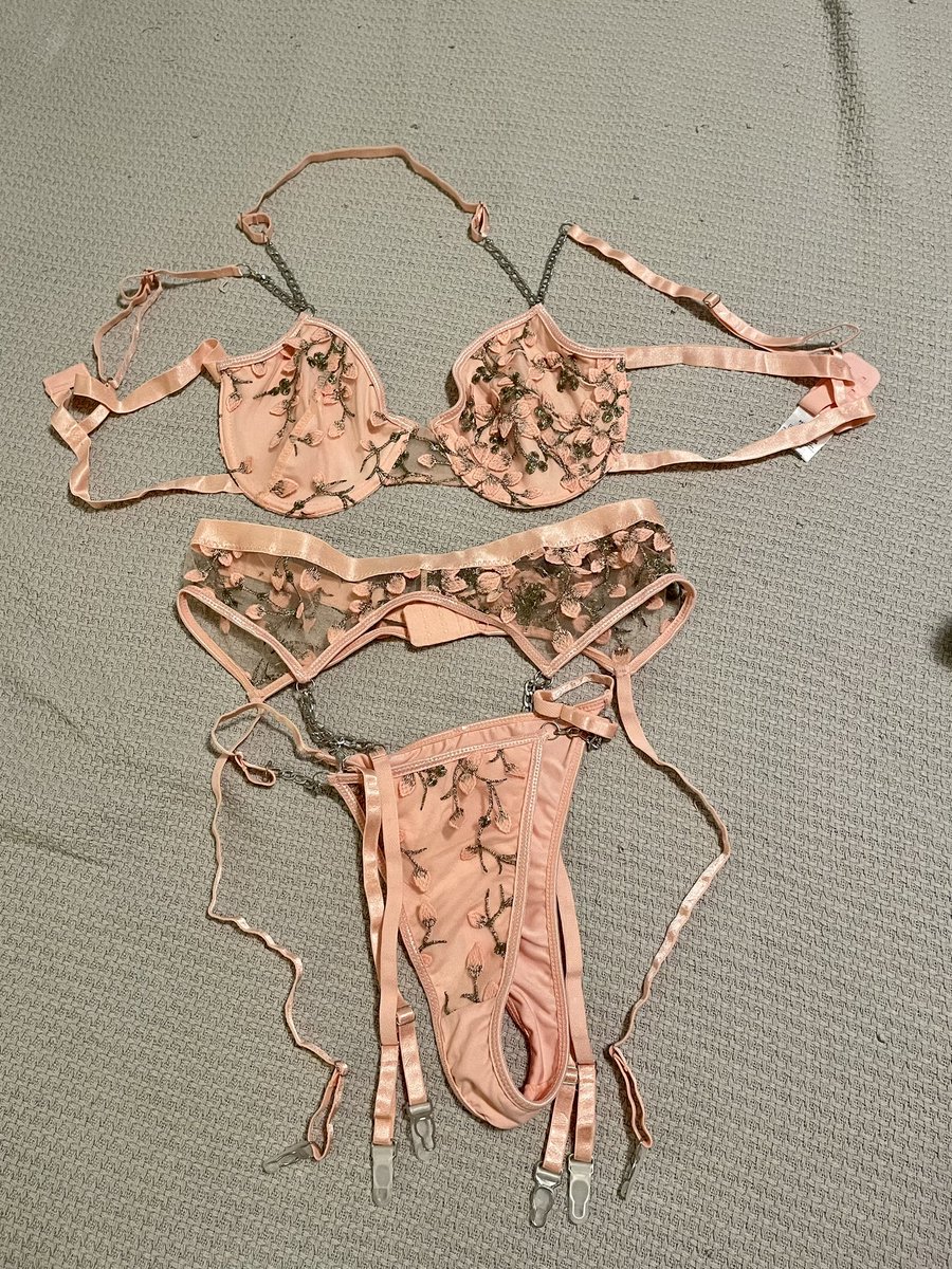 ginger_labree's tweet photo. Got some new lingerie today. Gonna be doing some photoshoots this week. Stay tuned on my OF. 🔥 #onlyfans #onlyfans_girl #onlyfansbabe #sexy #girl #lingerie https://t.co/bkwTmrrn7H