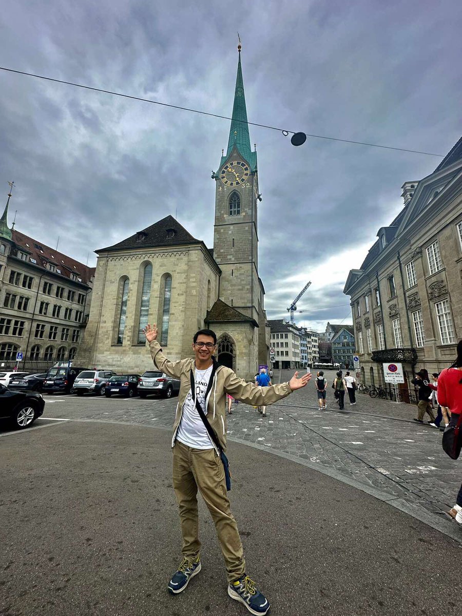 jonnie_cabatbat's tweet photo. Obligatory selfies while strolling around one of Switzerland’s famous tourist spots. 🇨🇭❤️
#WhenInSwitzerland
#LifeOfAFinancialAdvisor https://t.co/uRY0TIzPWV