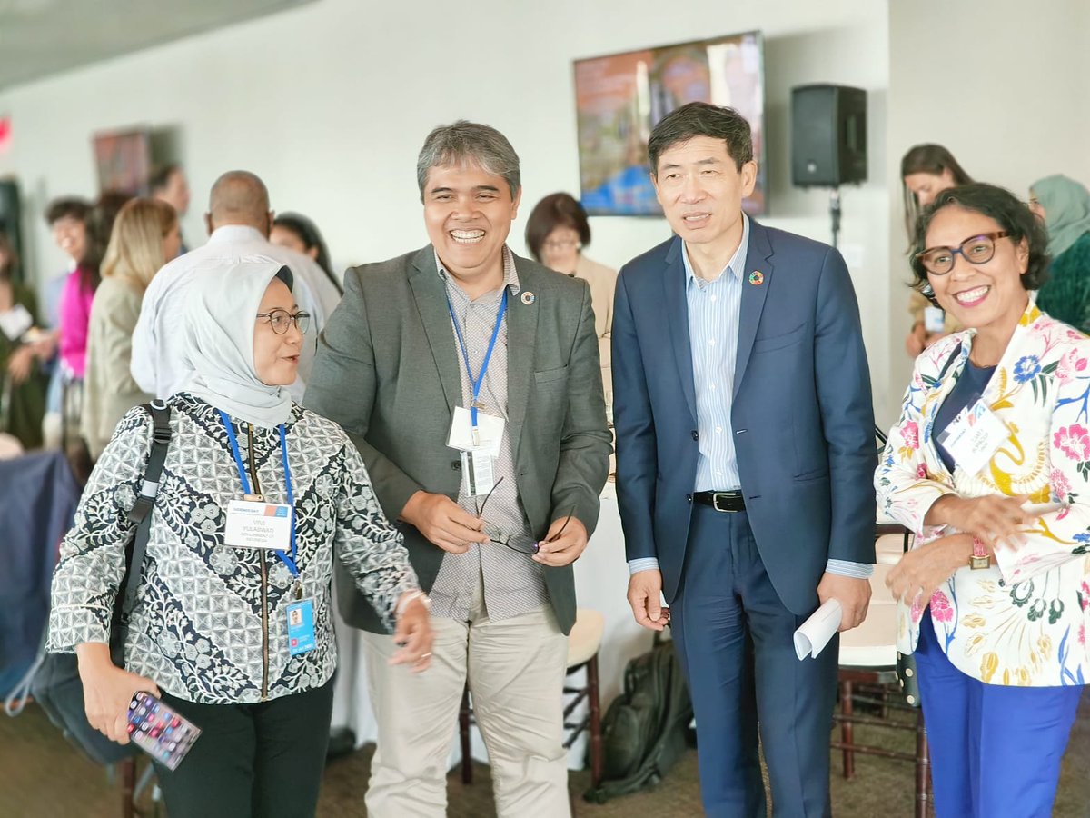 Joined a high-spirited group of scientists, civil society, gov officials, UN leadership and colleagues, from many countries. Discussing the important role of data and sciences, 4 SDG acceleration. @UNDPIndonesia #scienceday #SDGs #HLPF2023 #ScienceForSDGs