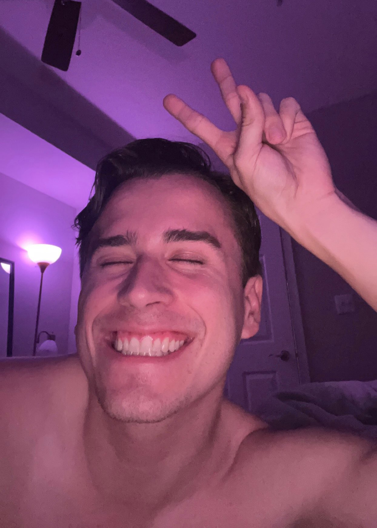 1 pic. it’s my birthday! who wants cake 🍰 https://t.co/vlIRY3nL4C