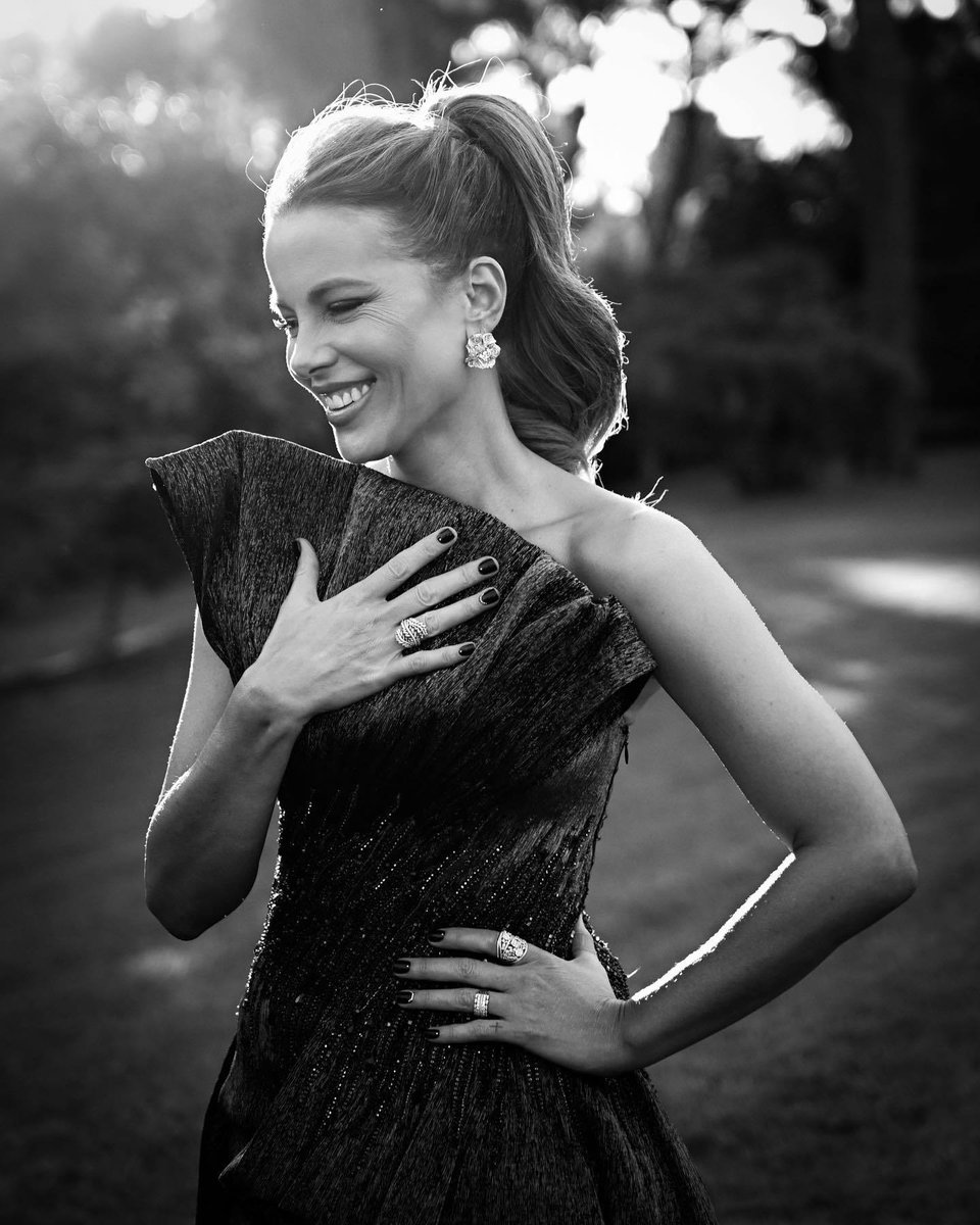 BACUK_'s tweet photo. Kate Beckinsale & Eva Longoria
At the #amfAR #CannesGala
Cap d'#Antibes #France
#PascalLeSegretain
#KateBeckinsale #EvaLongoria https://t.co/jLVVV2mMVA