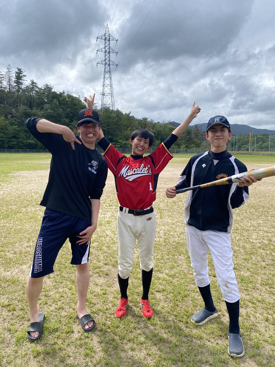 mascalets8948's tweet photo. 2023/7/15
学内リーグ 2ndQ vs 総軟BRAVES

M 010 210 3 ＝7
総 000 000 0 ＝0

前半は中々沈黙していた打線も、
津村-村上-望月の完封リレーで流れを持ってくると、、、😏
西井・和田・林がタイムリーを放ち、
岡野のツーランで試合を決めました📣
暑い中での2試合でもうヘトヘトです。🥵 https://t.co/UP2wY5S1BE