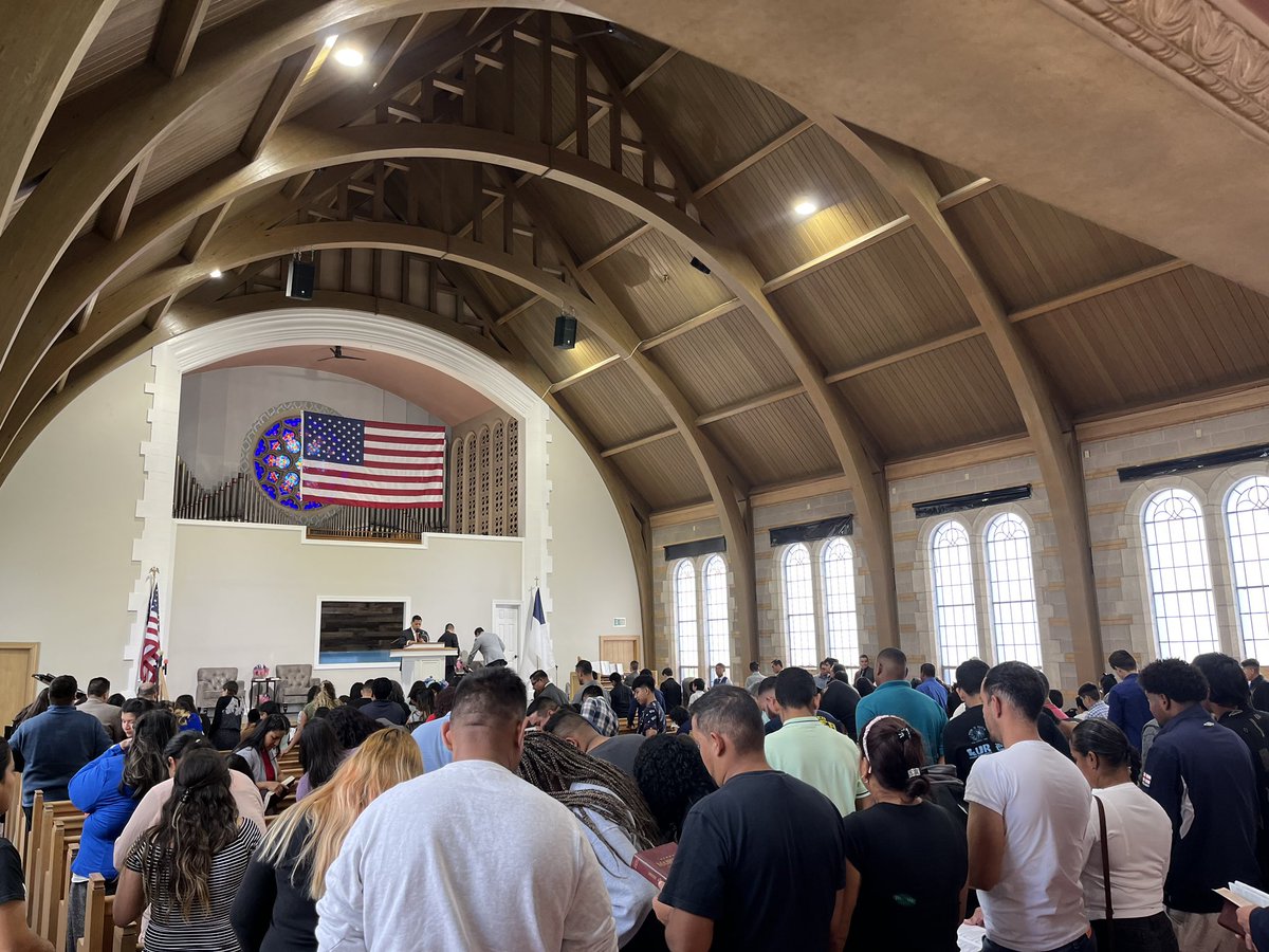 IglesiaBiblica2's tweet photo. Sunday is the Lord’s Day. Let’s praise Him for He is good!
We had 45 visitors, 43 saved and 20 baptisms in our services today. Please pray for us as we labor to disciple and teach the new converts.
#thenightcometh https://t.co/MqTExNKQf2