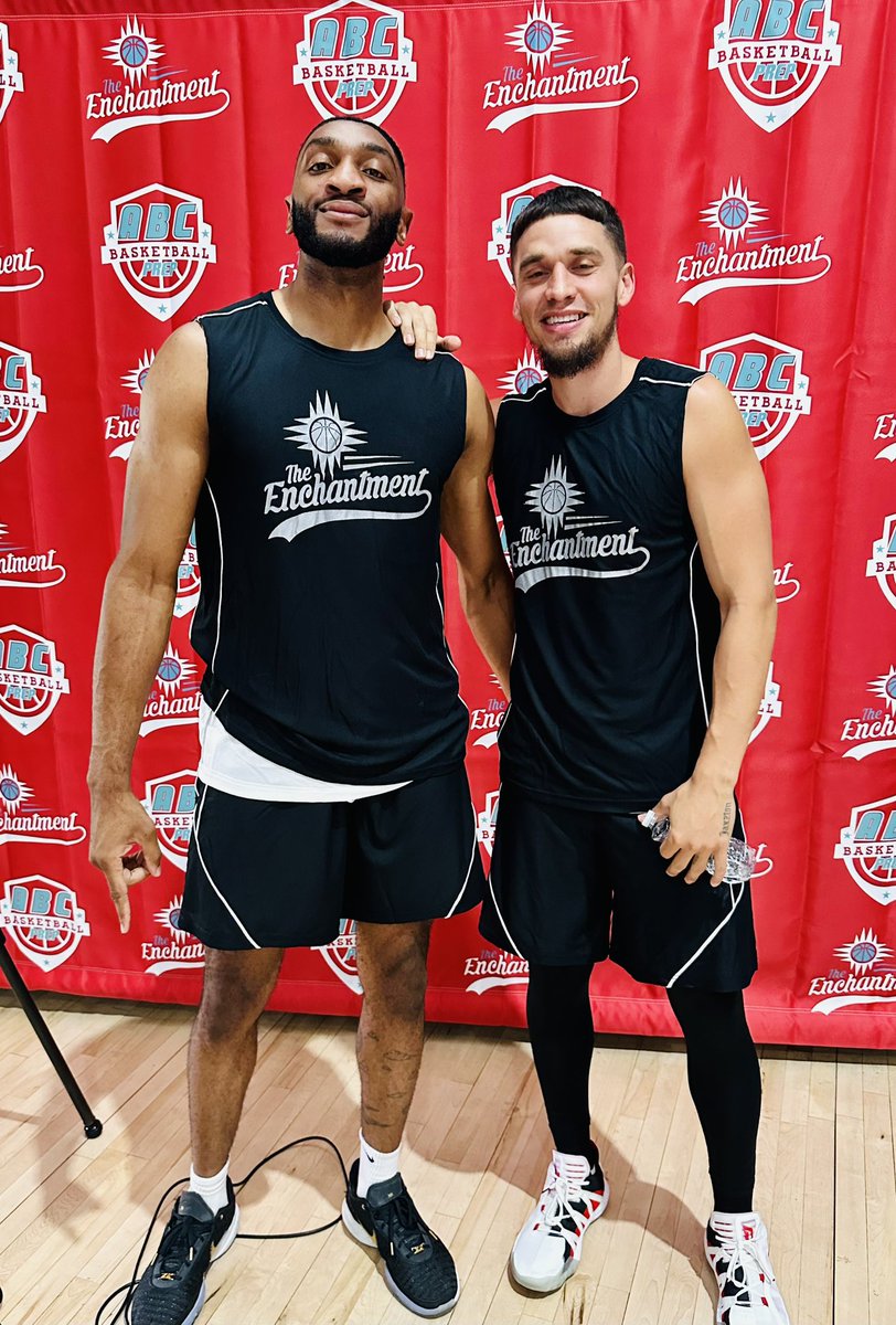 coach_bmase's tweet photo. Incredible Sunday event @Enchantment_TBT @thetournament @scottbamforth 3pt champion @_CapitalCeez slam dunk champion @kennythomasnba @jude_vossnm &amp; JB White was well represented. @AlbuquerquePrep Middle School AllStar game was amazing @b_keys11 https://t.co/7kOJ6RKIEe