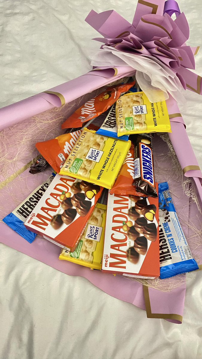 MADZBOX's tweet photo. Chocolates have endorphins, endophins makes you happy! #paandar101 #mylabscravings #chocolates #makeyouhappy https://t.co/ntuyeSOPVj