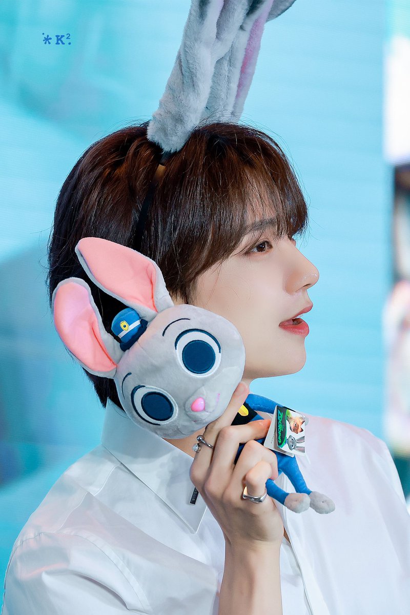 230710 🐰🐤

#세븐틴 #seventeen
#조슈아 #joshua 

HD 🔗：weibo.com/6239073465/492…