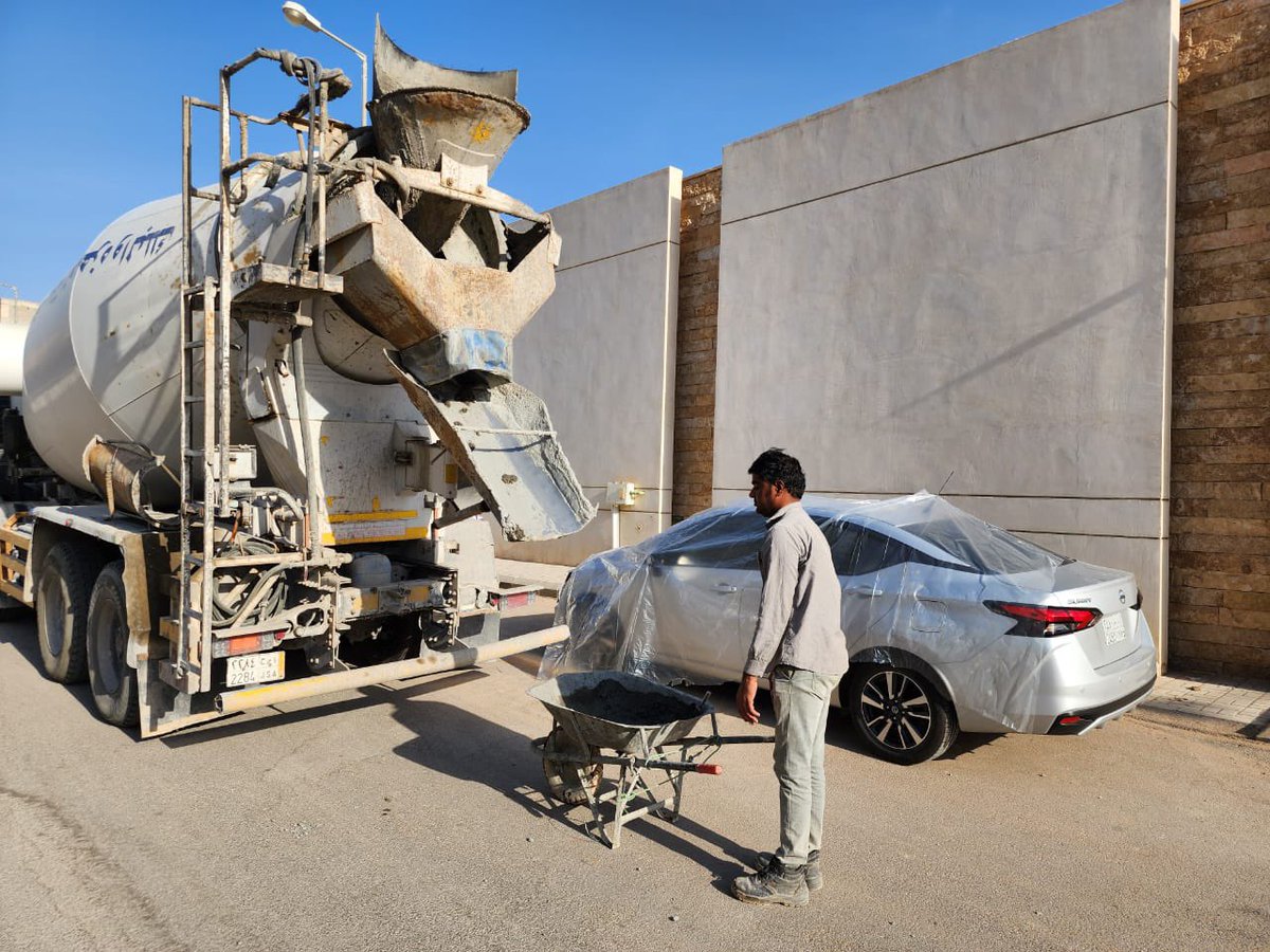 MESHAL_ARCH_SQ's tweet photo. إحترام الجيران مطلوب 👍🏻

ويعكس حرص المالك وحرص 
فريق @LABENAT_GROUP عليهم✅

الله يعطيهم العافية 🤍

من مشاريعنا في عرقة صبة قواعد ولبشة قبو 👏🏻 https://t.co/X3hgW7pbeh