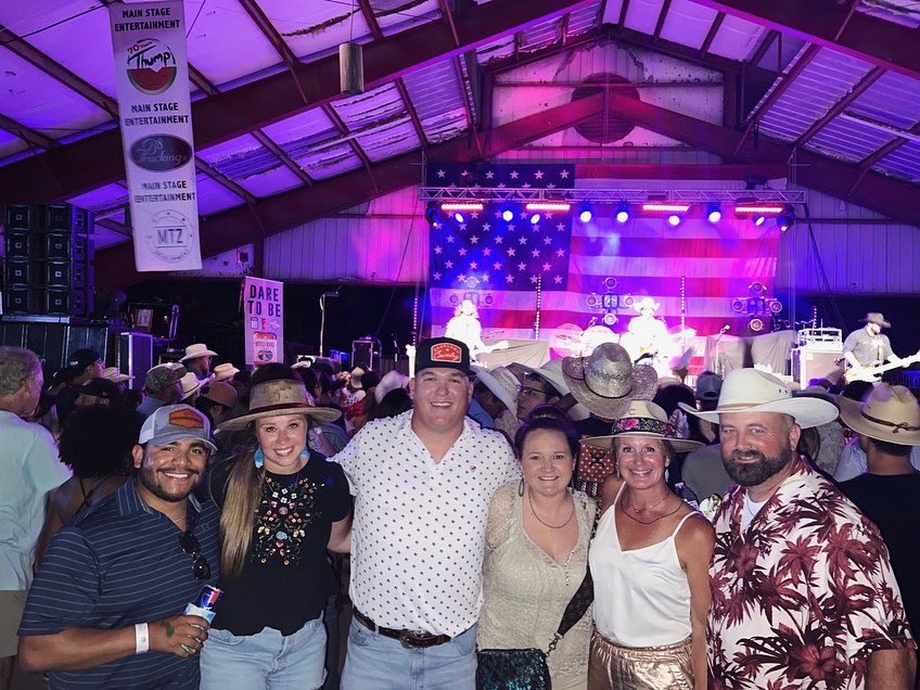 Happy Birthday to one of our favorite coaches!! Hope you have the best year yet <a href="/TroyMoses1/">CoachMoses</a> You’re almost my favorite Moses (<a href="/KappakimMoses/">Kimberly Sisson Moses</a> won♥️)