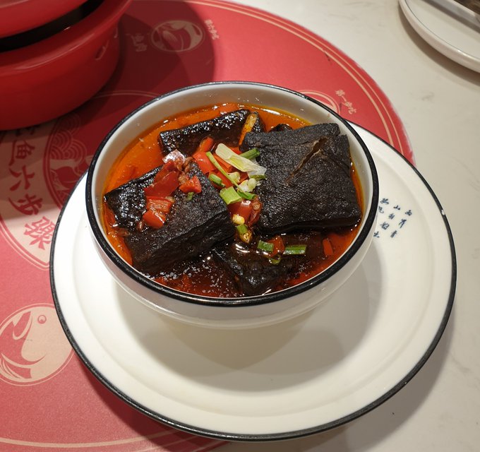 Weird the black stinky tofu is less stinky than normal one 