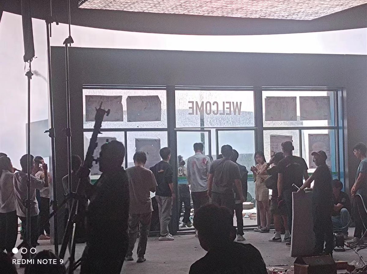 Minda_Wang_Nhat's tweet image. #hecoos xR new #virtual production case coming up!!!
#hello electric bike promo video shooting 3 totally different scenarios in one studio, with ONLY 3 hecoos xR media servers.
Special thanks to #MZ-digital.