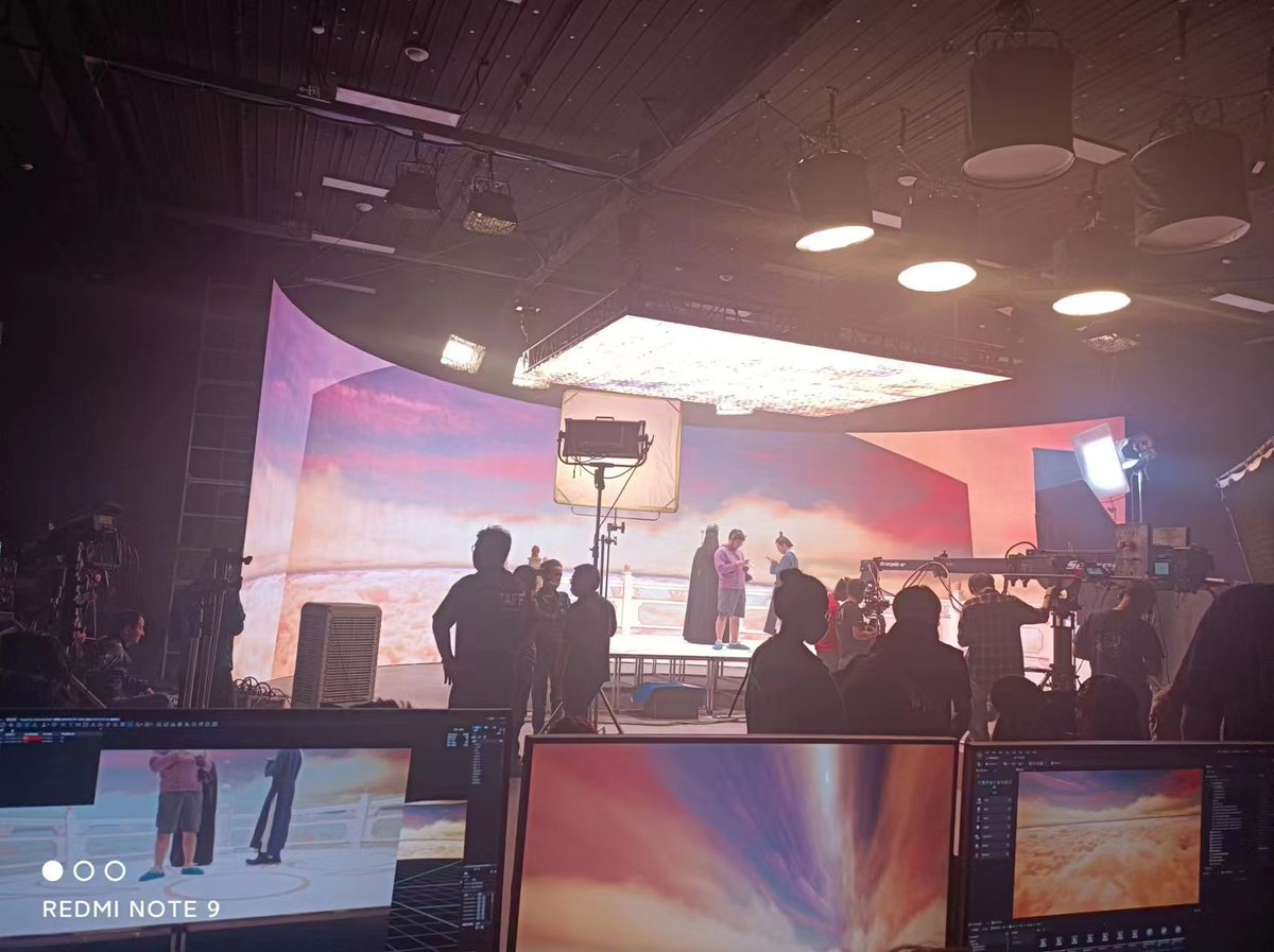 Minda_Wang_Nhat's tweet image. #hecoos xR new #virtual production case coming up!!!
#hello electric bike promo video shooting 3 totally different scenarios in one studio, with ONLY 3 hecoos xR media servers.
Special thanks to #MZ-digital.
