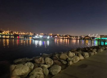 Emma_wined's tweet photo. Like to enjoy the quiet. the beauty of the night https://t.co/8VNgTzycYU