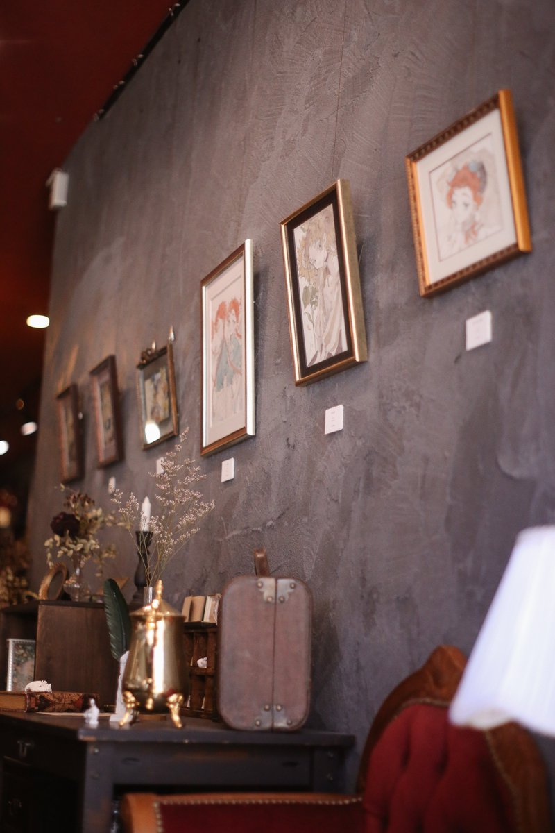 こんにちは。
本日もOpenしました🥀

#アイスティーをふたつ
いよいよ最終日です！
アイスティーの氷はあっという間に溶けていきました…🧊

あたたかい日の光を浴びて
キラキラと輝く美しい作品たち
ぜひ最後まで爽やかな2つのアイスティーをご堪能ください🍹🍹