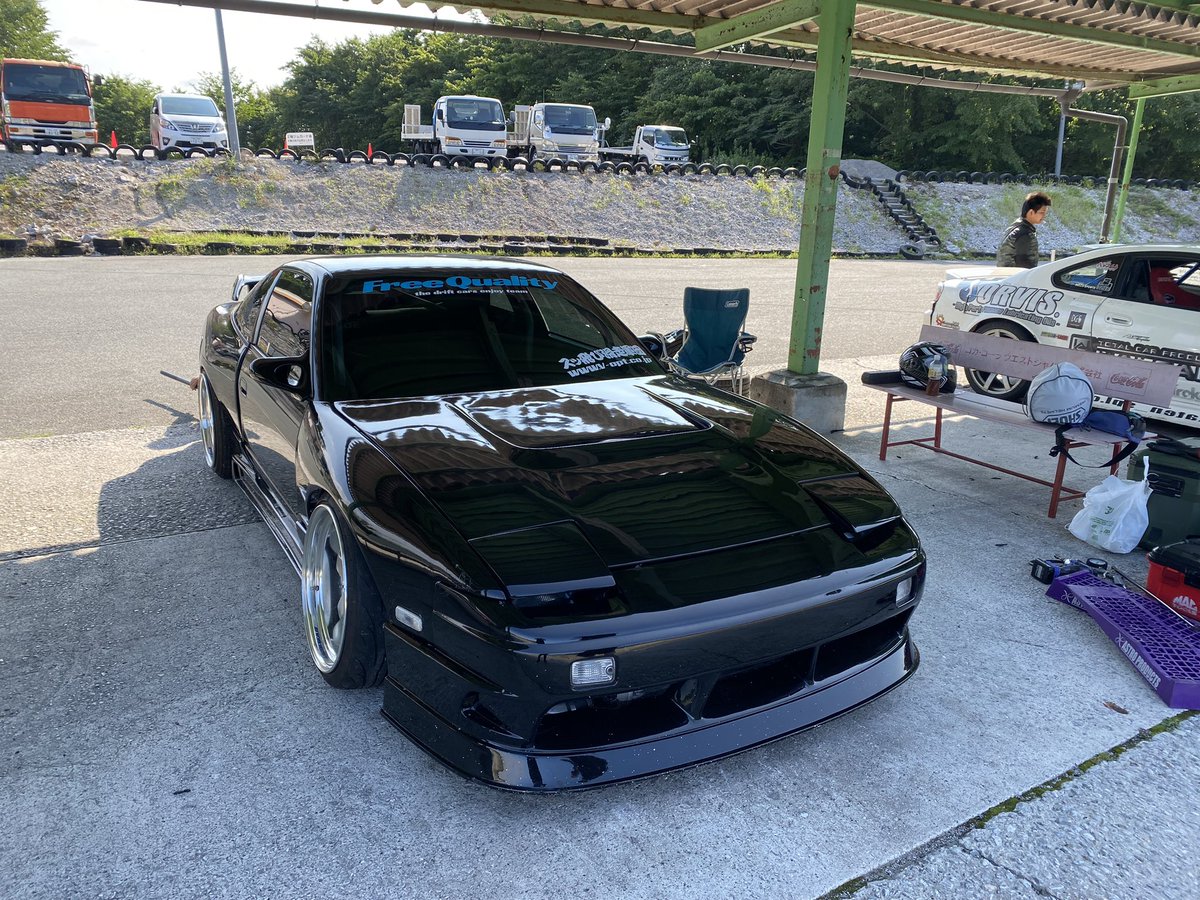 4ag_ae86_'s tweet photo. New チーム員
@1991_PS13 
まさか自ら入ってくれるとは🤣
ホントここ数ヶ月でオーラがガラッと変わってやる気に満ち溢れてる
そこに惚れた‼️
初めてのクルマを今日半日で普通に乗りこなしててセンス抜群すぎ‼️
これからも頑張っていきましょう💪
#FreeQuality #スッ飛び滑走軍団 #津山ブラック #180sx https://t.co/Q89YRtdAXy