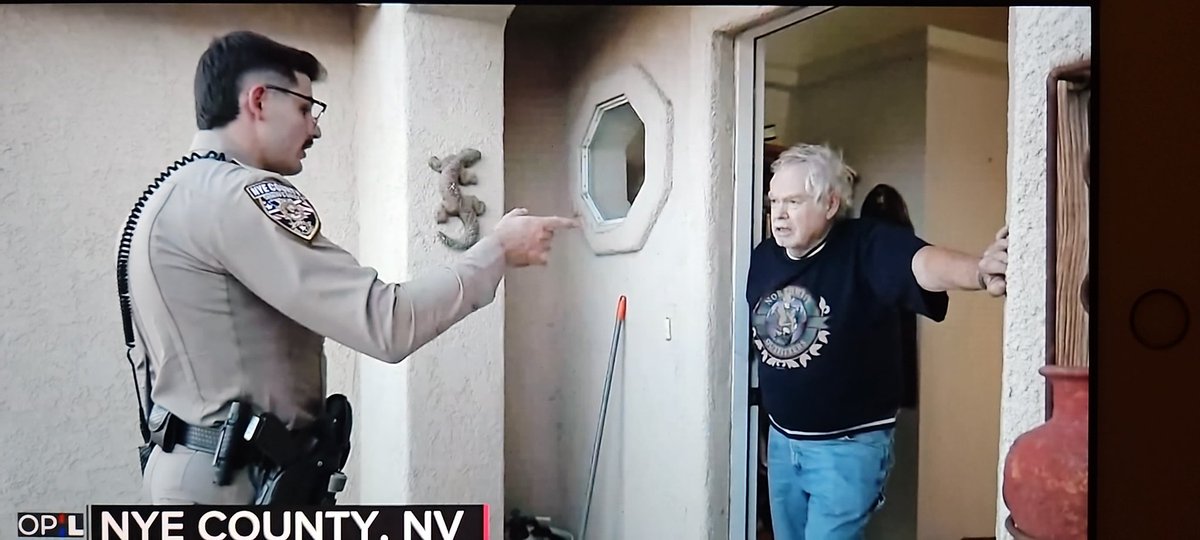 KateBeezy's tweet photo. Cops episode from 1996? Nope. It's #OPLive in 2023.... https://t.co/PSiLPtKbwx