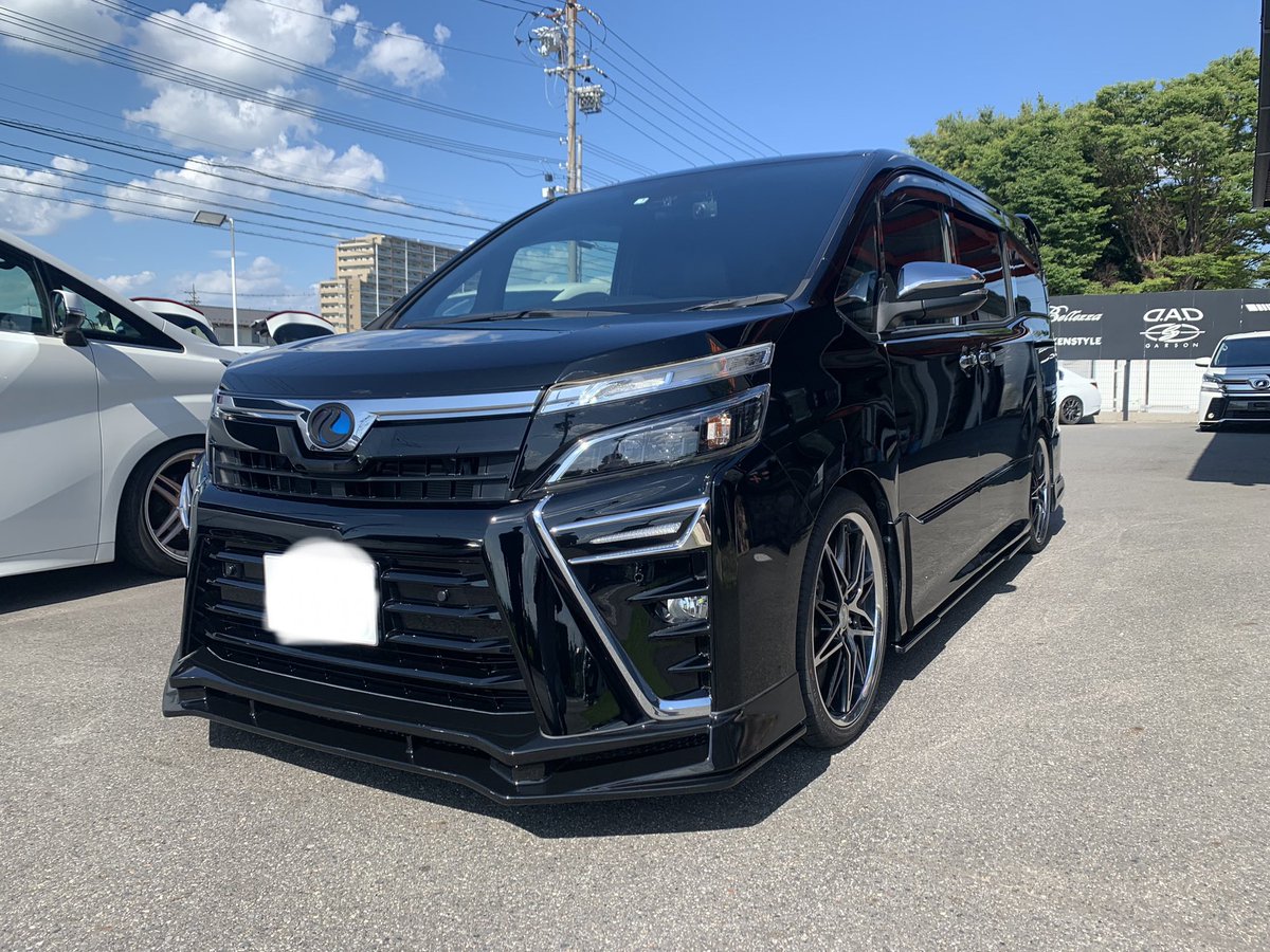 FLEXAUTO001's tweet photo. 🚗☀️
暑さがキツい中、本日も納車です😆✨
皆さんも熱中症にはお気を付けください🥵
#稲沢市 #フレックスオート #納車 #kuhl #kuhlracing #workwheels #toyota #zrr80 #voxy #熱中症 https://t.co/WUAKsI03G4