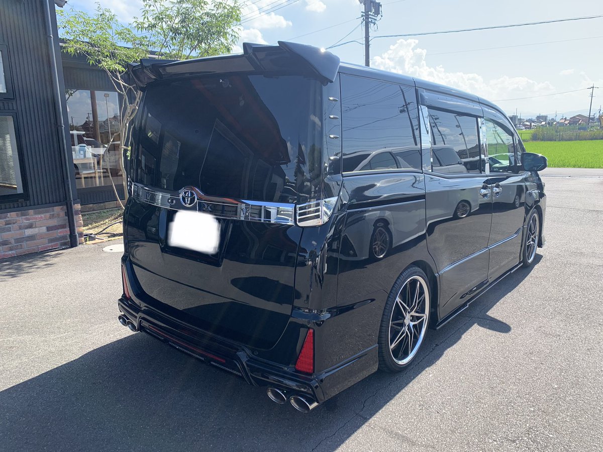 FLEXAUTO001's tweet photo. 🚗☀️
暑さがキツい中、本日も納車です😆✨
皆さんも熱中症にはお気を付けください🥵
#稲沢市 #フレックスオート #納車 #kuhl #kuhlracing #workwheels #toyota #zrr80 #voxy #熱中症 https://t.co/WUAKsI03G4