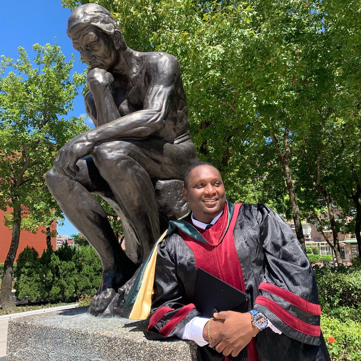 RaphaelOnuku's tweet photo. A 4.0/4.0 GPA and one incredible journey done!
From thesis defenses to unforgettable memories with friends, I'm all set for the next academic voyage at @UMich.
Here's to never stopping the quest for knowledge! #GraduationDay #PhDBound #NeverStopLearning #graduation https://t.co/i8YjuJgzbX