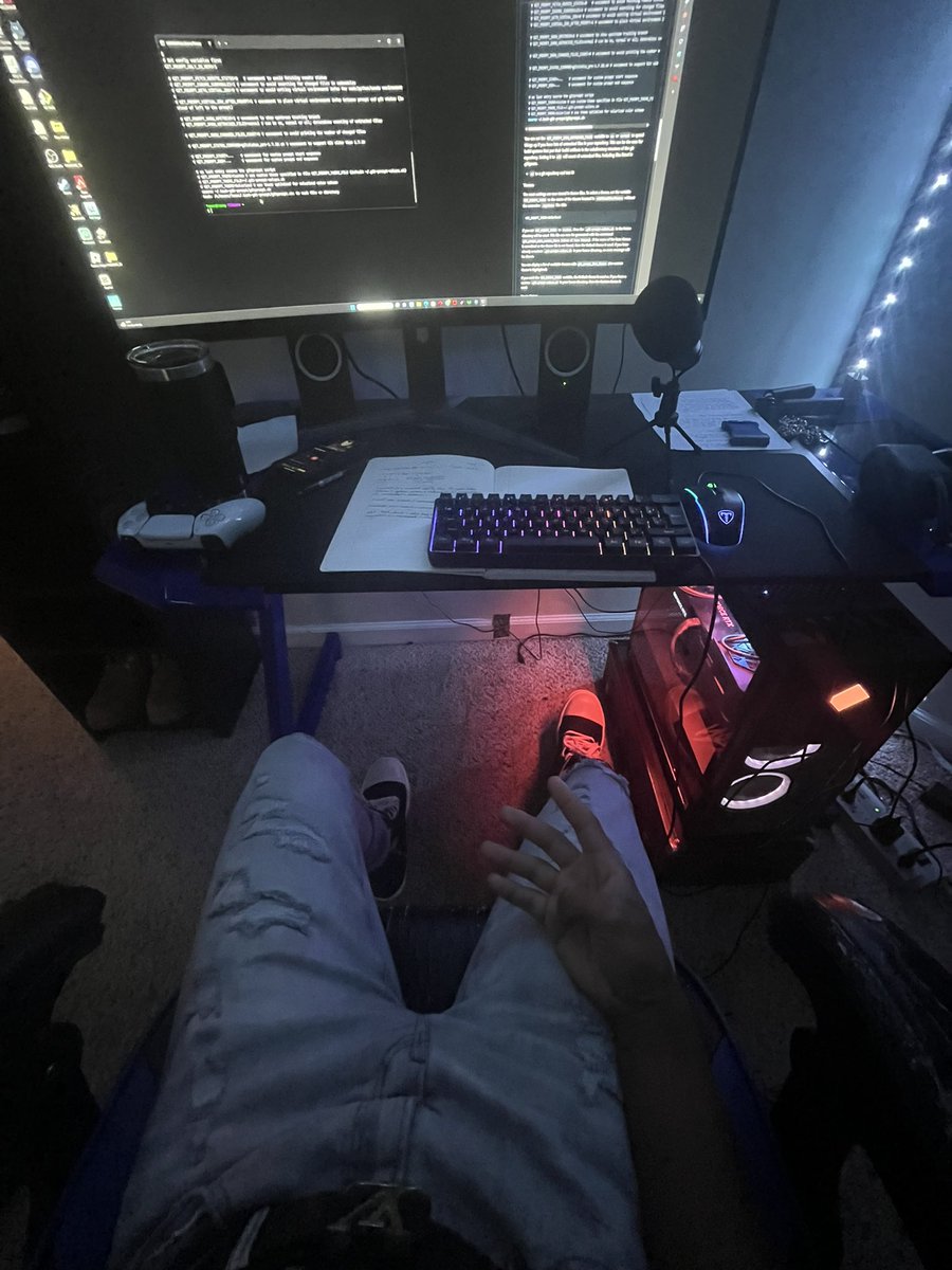 Clockiezyoutube's tweet photo. Rick owens on my feet 😎🔥🔥 #CyberSecurity https://t.co/o8E1lgSx0T