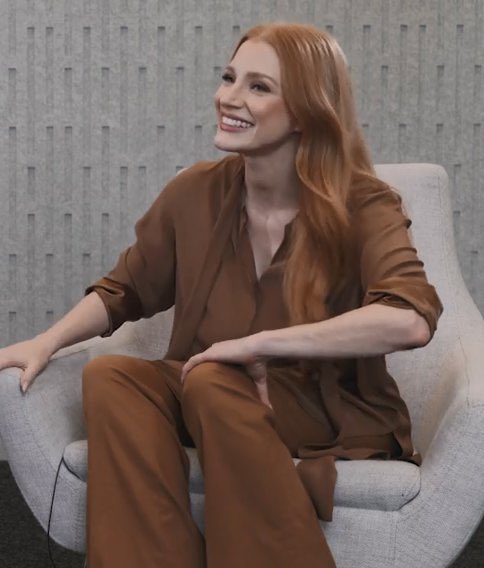 Here’s to a dubious Monday, yet I’m willing to give this week a shot…brought to you by #YourDailyBitofGinger , you’re welcome😉😂😘