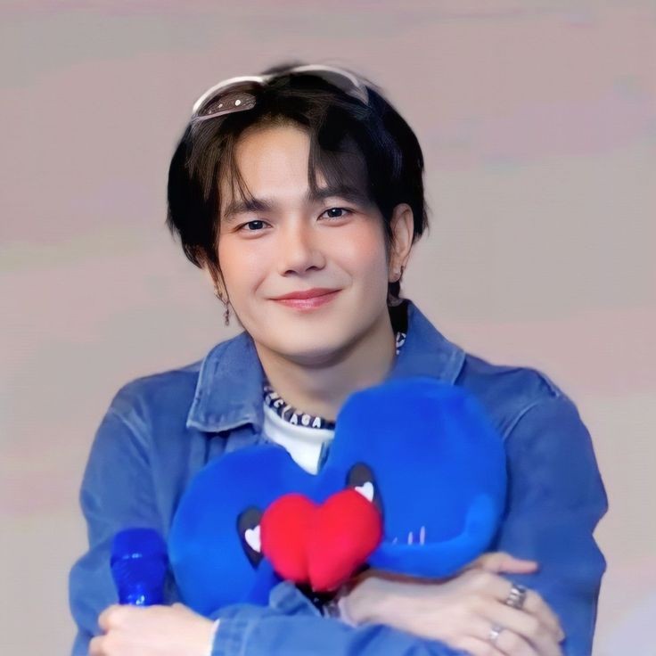 I will walk hand in hand at all times..Why am I still here? Because your smile gave me light on my bad days, now protecting that smile in one of my biggest priorities, always by your side, always being Beyourluve 💙💙
WE SUPPORT BUILD 
#withbuildforever
<a href="/JakeB4rever/">BIU.</a>