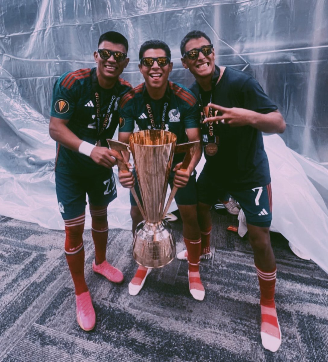 SomosRayados's tweet photo. Los esperamos con ansias de regreso, campeones. Nos caerá de lujo su regreso. ARRIBA EL MONTERREY. https://t.co/mmVCZjW7PK