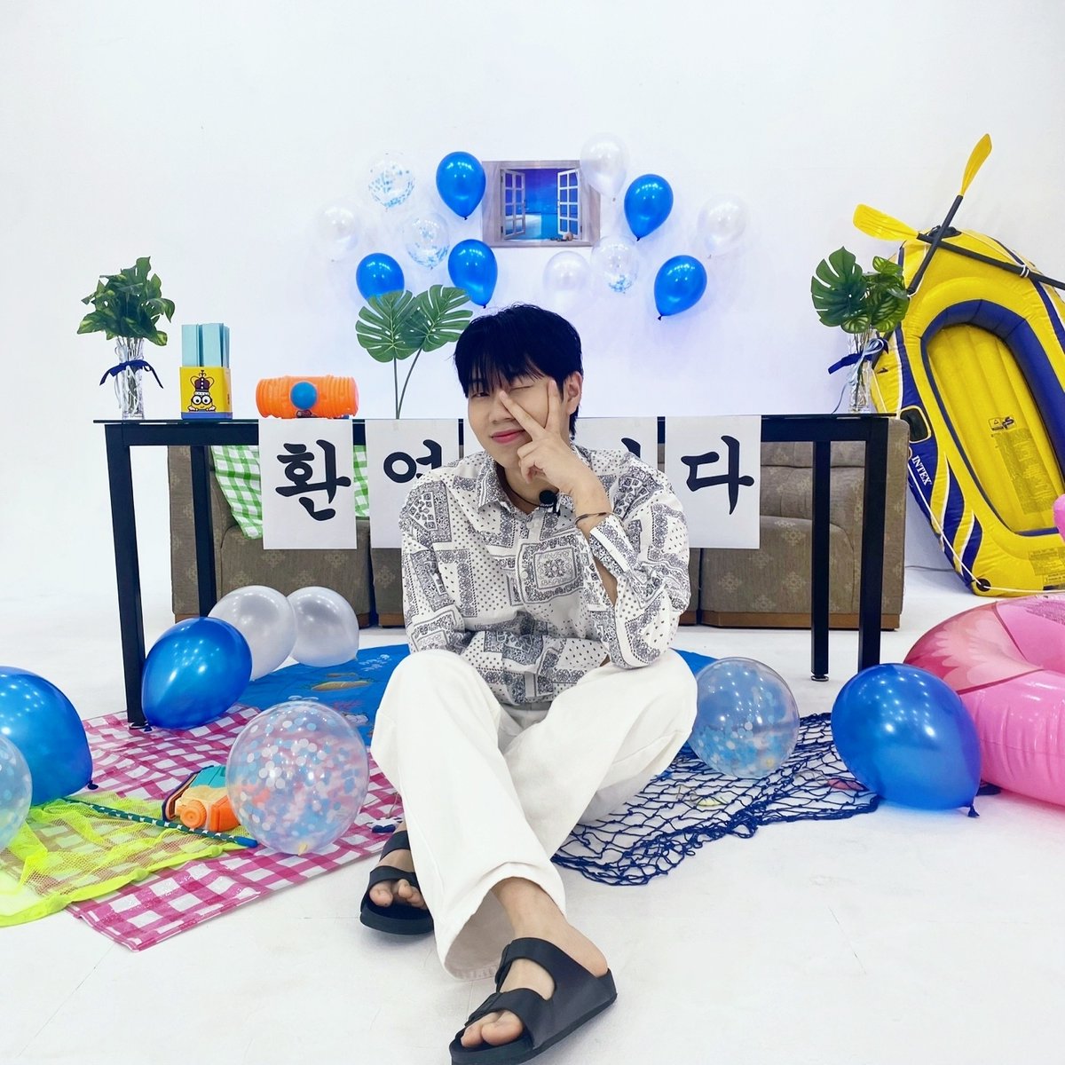 withus_official's tweet photo. withus와 함께하는 시원하고 청량한 여름🩵💙
여름바캉스 함께 떠나요⛱
'withus 공식 유튜브 채널'로 보러오세요!😆
▶https://t.co/vkOiAA90XG
#withus #위더스 #withHC #위드에이치씨
#장현 #Janghyeon #락 #Rak
#준엽 #JunYeop #환록 #HwanRok
#여름바캉스 #게임 #게임콘텐츠 https://t.co/6NZiNEUgvK