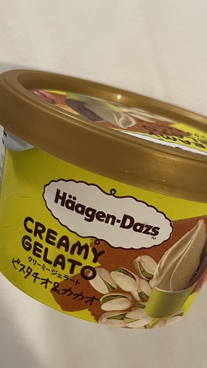 foodiefairy22's tweet photo. 일본 가시는 분들 젭알 하겐다즈 크리미젤라또 피스타치오카카오 드시고 오세요.. 진짜 이게 제일 생각남 안 먹으면 바보… 3천원으로 누릴 수 있는 최고의 행복 https://t.co/wE8EeisXH1