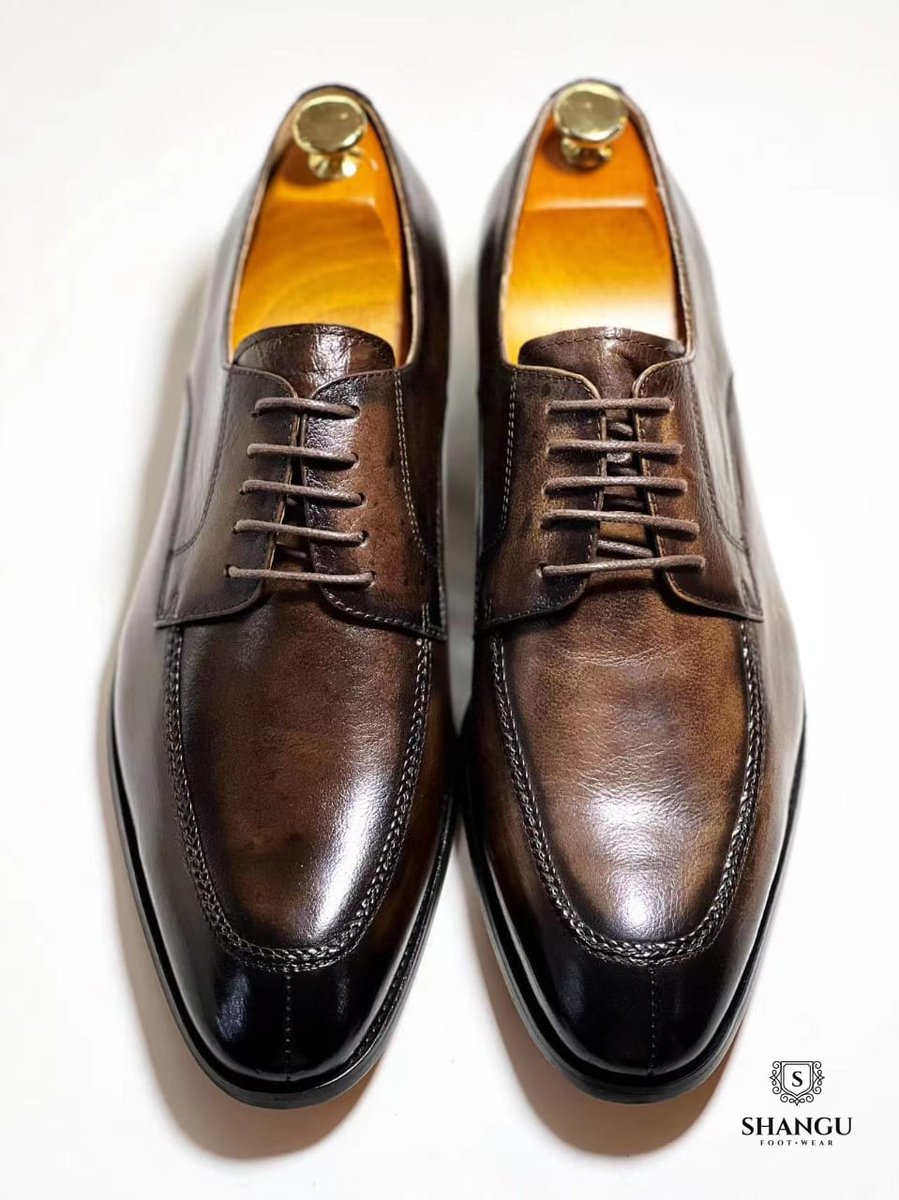 BwSlice's tweet photo. Get this look from local footwear store Shangu at just P1600. Contact +267 72 683 030 for more.
#LocalKaMonate
#Botswana
#footwear https://t.co/P26mjDtAAF