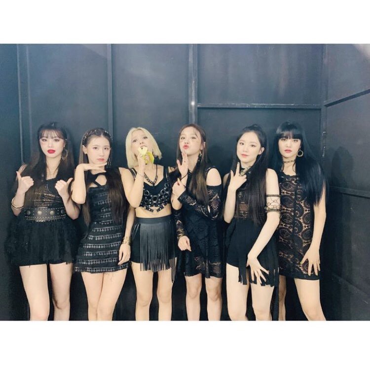 Yo bien listas, bañaditas y perfumaditas estamos para #Edel_Homerun, de los mejores debut que hemos tenido en el año y por puesto que íbamos a ser parte de este día.

𝖀h-uh-𝕠h (!) ☆ #𝐃i𝑣initês ‧₊˚