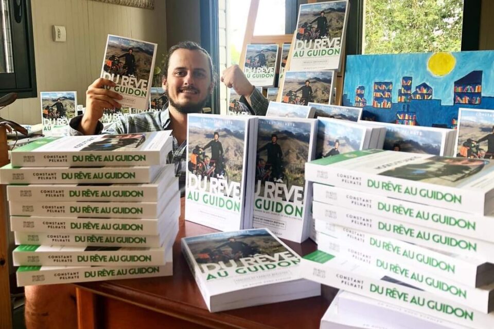 Du Rêve au Guidon, un livre témoignage signé Constant Pelhate. Un livre rempli d'émotion, de rêve et d'aventure ! A posséder dans sa bibliothèque de cycliste. francesecreteavelo.over-blog.com/du-reve-au-gui… #Editions via @https://twitter.com/TVdeschefs