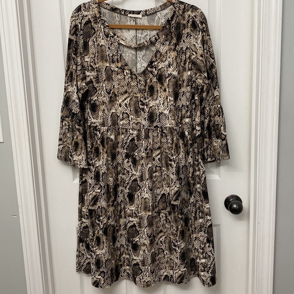 So good I had to share! Check out all the items I'm loving on <a href="/Poshmarkapp/">Poshmark</a> from <a href="/CyndiDavis/">Cyndi Davis</a> #poshmark #fashion #style #shopmycloset #sioni #vincecamuto #realize: posh.mk/7gtgDjp2uBb