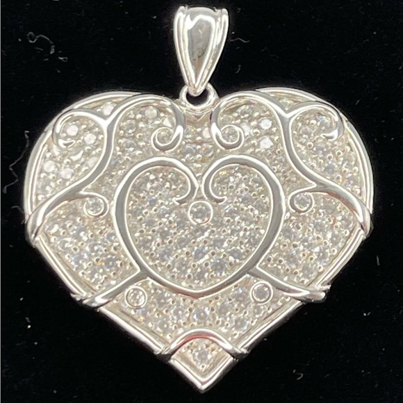 So good I had to share! Check out all the items I'm loving on <a href="/Poshmarkapp/">Poshmark</a> #poshmark #fashion #style #shopmycloset #hm #unbranded: posh.mk/t86rEIq2uBb