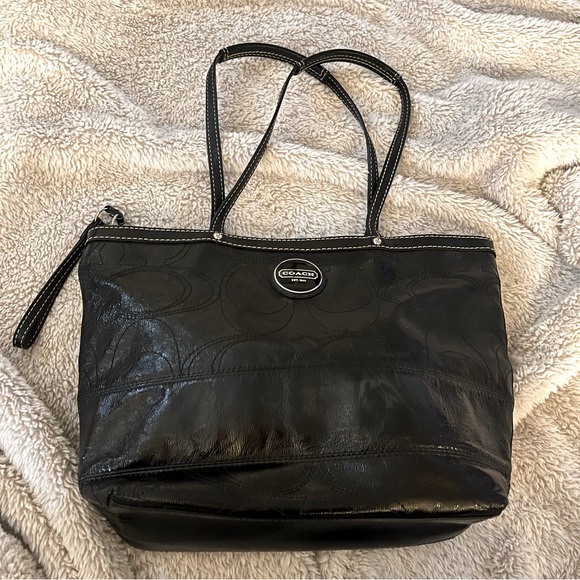 EcomLimitless's tweet photo. So good I had to share! Check out all the items I'm loving on @Poshmarkapp #poshmark #fashion #style #shopmycloset #fabletics #coach #alexmarie: https://t.co/BXjh5Rq2eX https://t.co/P38mzrN12G