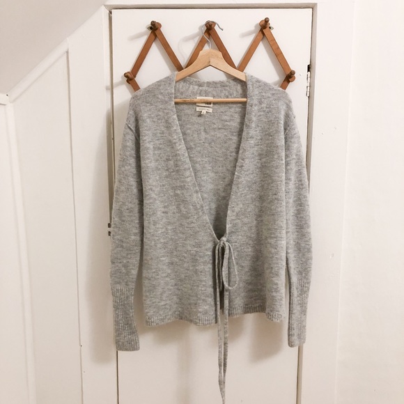Moni98422873's tweet photo. So good I had to share! Check out all the items I'm loving on @Poshmarkapp from @PoutineandPrada #poshmark #fashion #style #shopmycloset #zara #aritzia #avon: https://t.co/WSKsBIOUry https://t.co/gcdrAnbH3o
